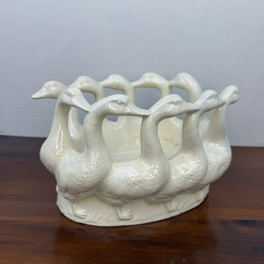 Vintage‎ 1983 Ceramic Circle of Geese Duck Centerpiece Bowl Cream 9.5in